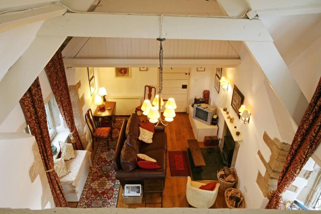 Welsh Gatehouse, Historic Castle Which Can Cater For Electric Vehicle Mathern Экстерьер фото